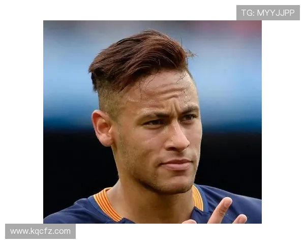 打造足球明星风范的发型技巧与步骤分享