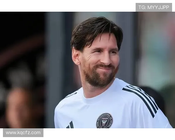 足球明星在美国的首次亮相引发热议球迷期待新赛季精彩表现